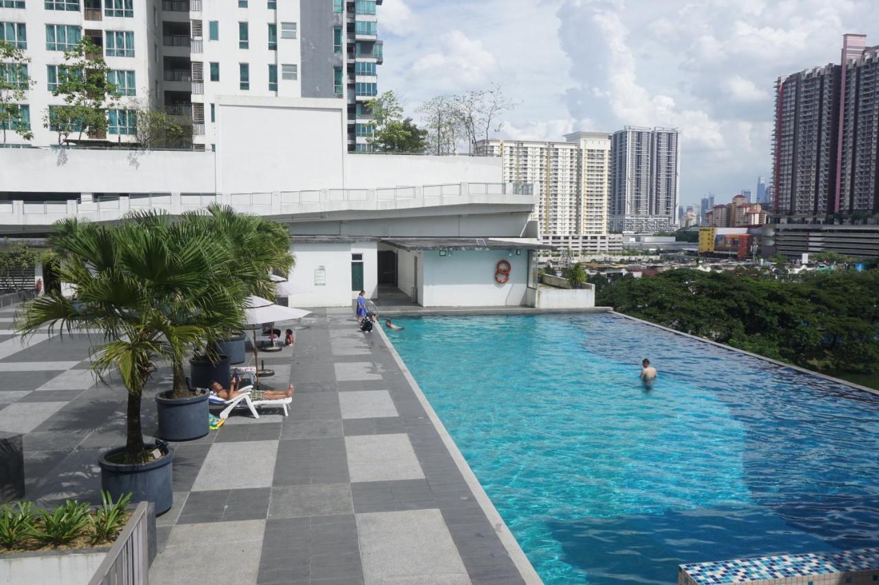 Good Mood House 3-7pax,free Parking,upstairs Shopping Mall, Hospital Columbia, Tar University, Lrt Station * Kuala Lumpur
